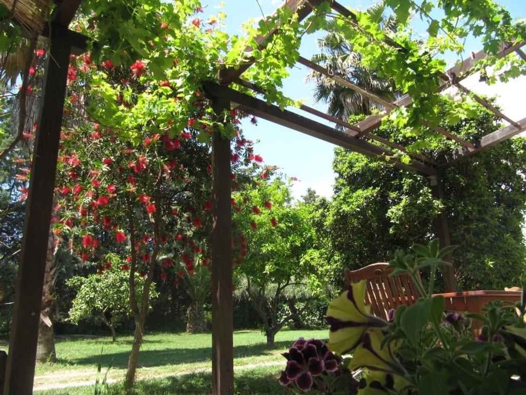Agriturismo Torre Del Golfo Cropani Bagian luar foto