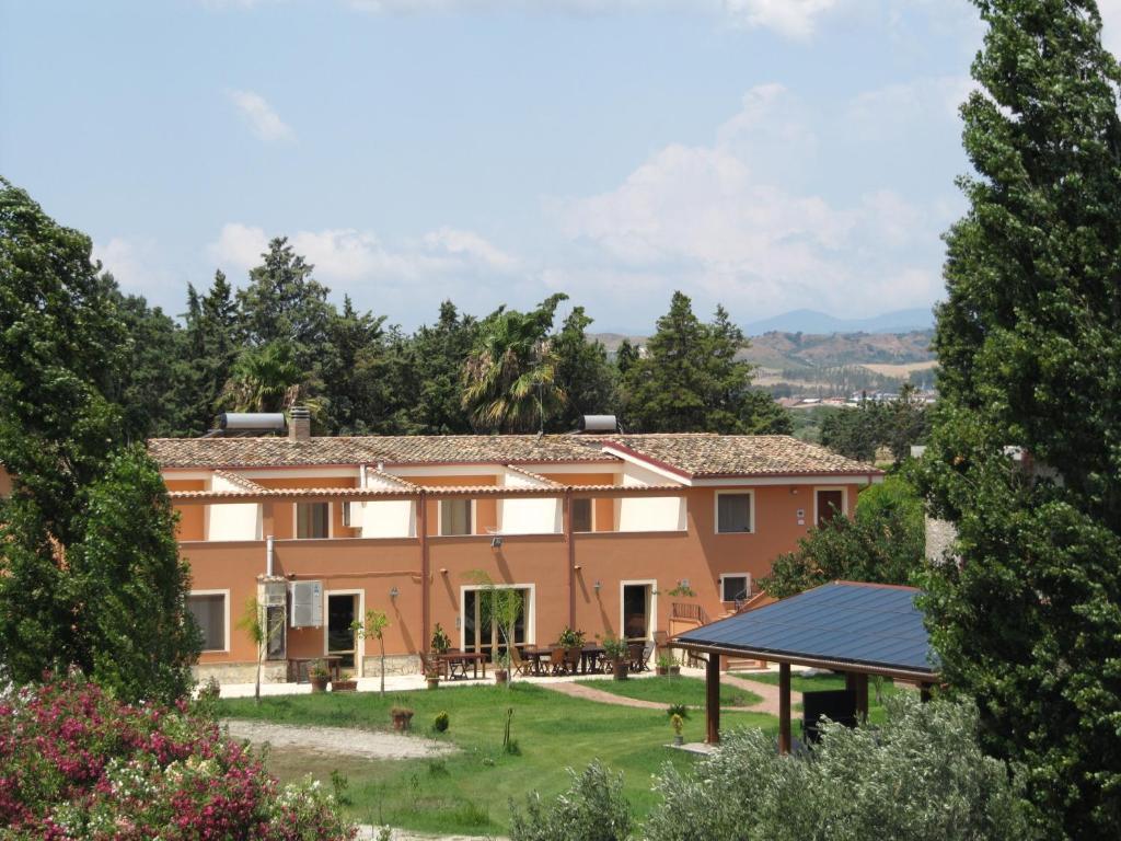Agriturismo Torre Del Golfo Cropani Bagian luar foto