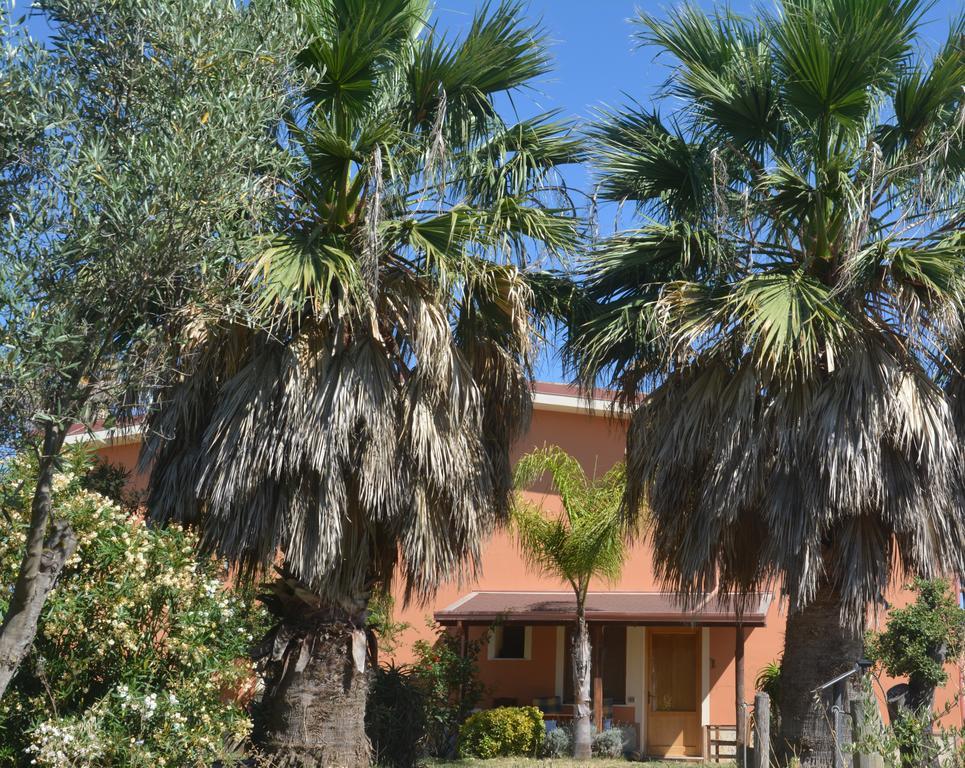 Agriturismo Torre Del Golfo Cropani Bagian luar foto