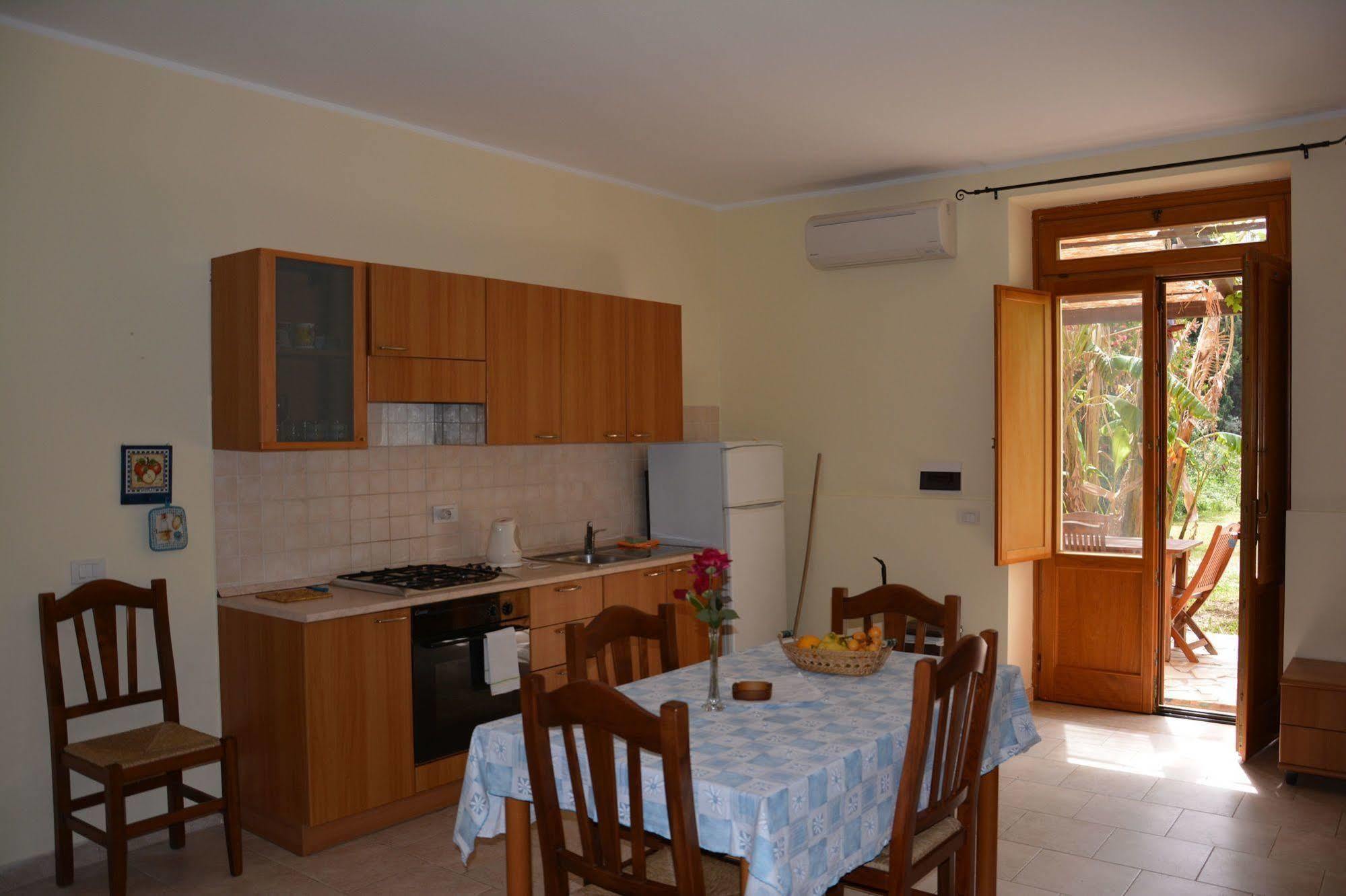 Agriturismo Torre Del Golfo Cropani Bagian luar foto