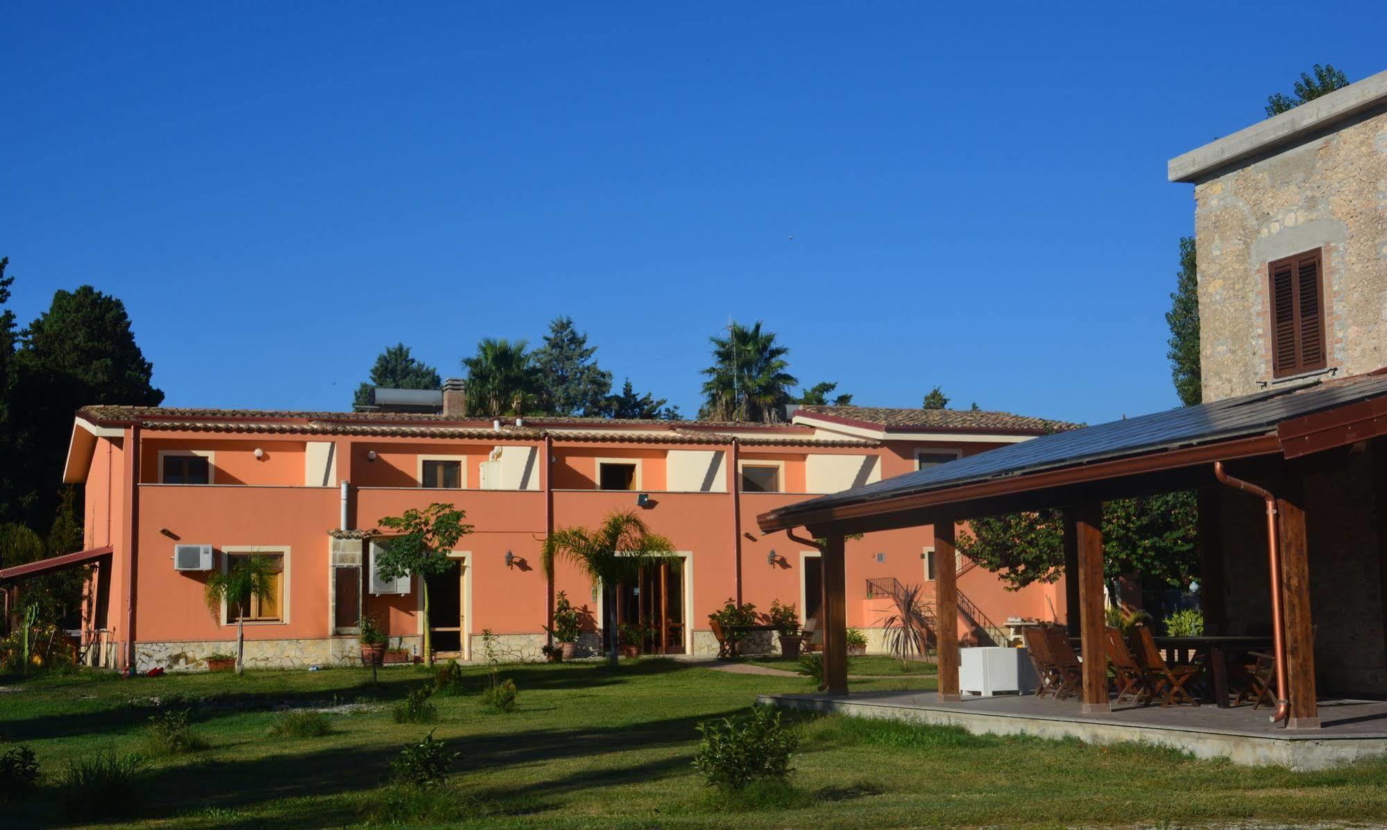 Agriturismo Torre Del Golfo Cropani Bagian luar foto